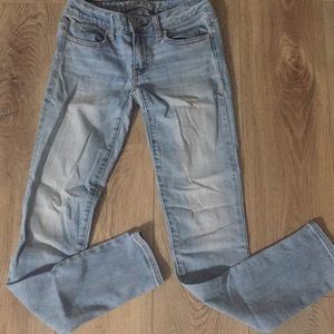 american eagle light wash jeans